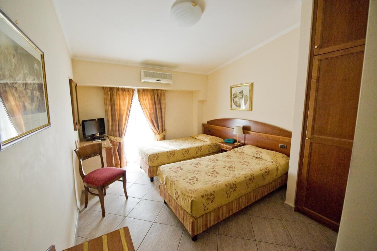 Marini Park Hotel Castel di Leva Exterior photo