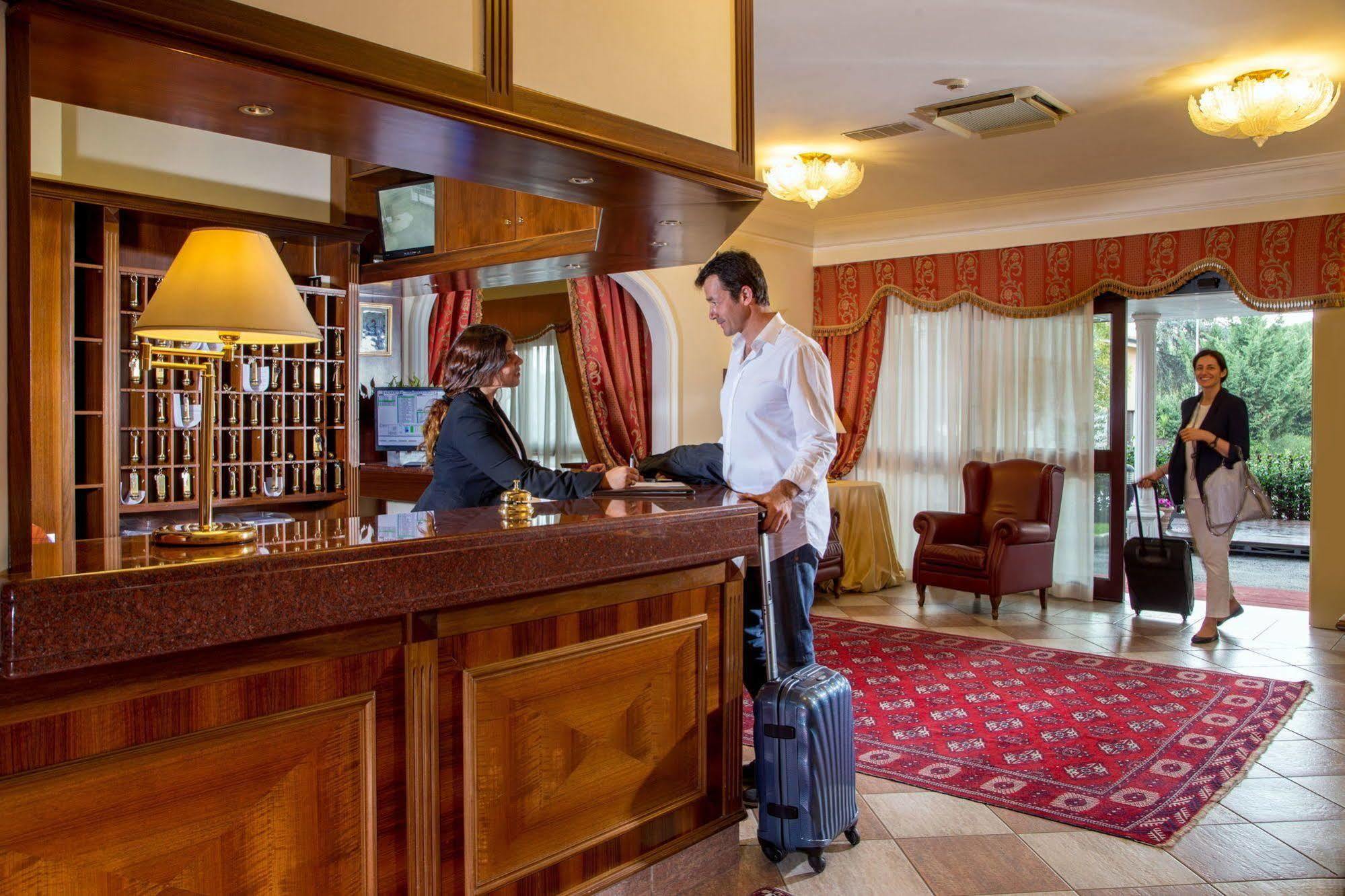 Marini Park Hotel Castel di Leva Exterior photo